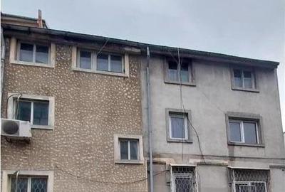 Casă individuală cu 11 camere cu Canalizare în Cișmigiu - 1