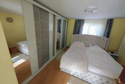 Duplex cu 4 camere cu Canalizare în Petrindu - 3