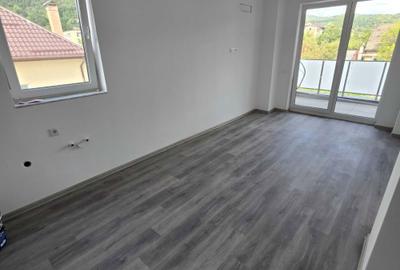 Apartament cu 3 camere semidecomandat în Central - 6
