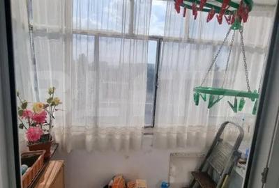 Apartament cu 2 camere decomandat în Tractorul