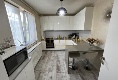 Apartament 3 camere , etaj 1, zona Subcetate