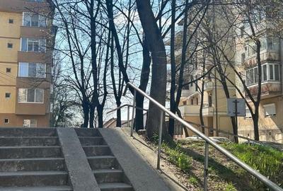 Apartament cu 2 camere decomandat în Dâmbovița - 1