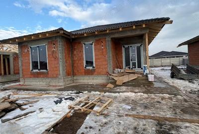 Casă cu 7 camere cu Teren 500 Mp în Central