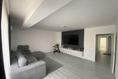 Apartament cu 3 camere decomandat în Titan - 2