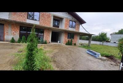 Casă cu 4 camere în Satu Nou - 1