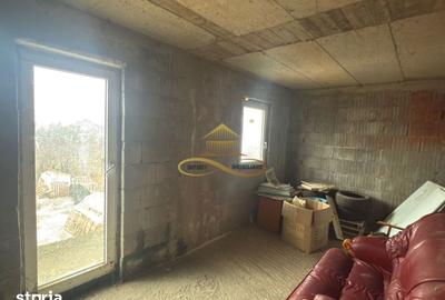 Casă cu 4 camere cu Teren 370 Mp în Mărgineni