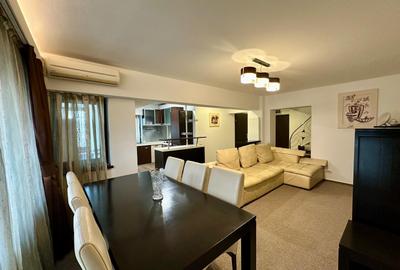Apartament cu 4 camere decomandat, mobilat în P-ța Unirii