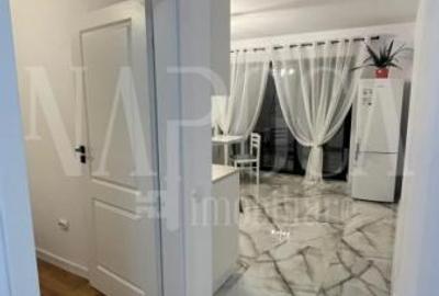 Apartament cu 3 camere semidecomandat, mobilat în Florești - 1
