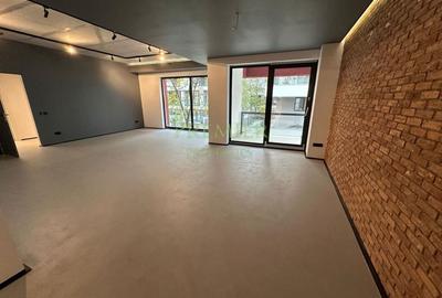 Apartament cu 5 camere decomandat în Herăstrău