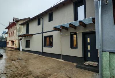 Corp de casa P+M 4 camere , Racadau Carpatilor -LIDL- ,curte comuna. - 2