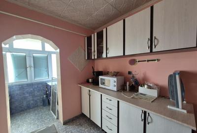 Apartament 2 camere, et. 2, in Rovinari, str. Sporturilor - 4