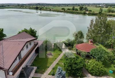 Casa cu teren de 3000 mp - ponton la lac - piscina si casa de oaspeti - 9