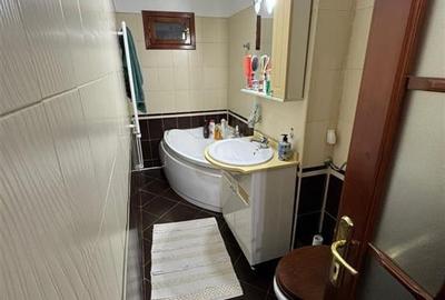 Apartament 3 camere, etaj 3 , zona Liceul Pedagogic, mobilat - 13