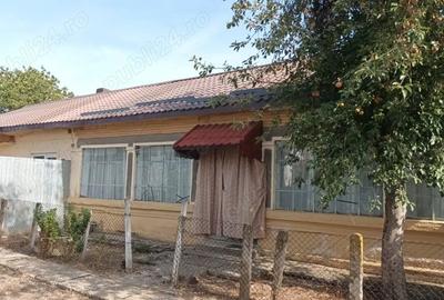 Casă cu 6 camere cu Teren 1300 Mp în Mărunței