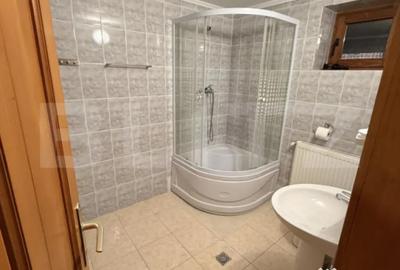 Casă cu 7 camere cu Canalizare în Central - 3