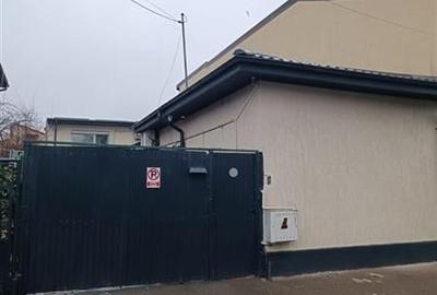 Casă individuală cu 5 camere cu Canalizare în Eroii Revoluției