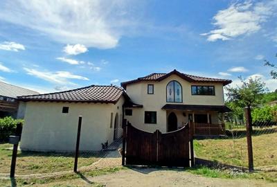 Casă cu 3 camere în Tăuții de Sus