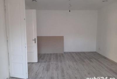 Casă cu 3 camere cu Canalizare în Central - 2