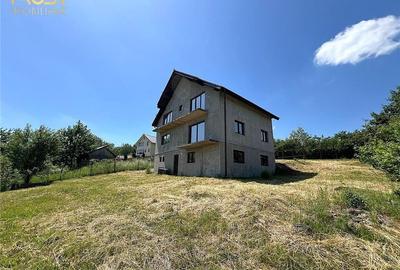 Casa semifinisata V. Ghinzii teren 18 arii - 2