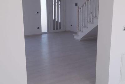 Casă cu 4 camere decomandat cu Teren 250 Mp în Burdujeni