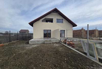 Duplex cu 4 camere cu Canalizare în Moșnița Nouă - 1