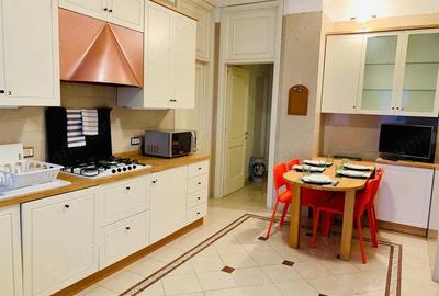 Garsonieră în Titan - 2