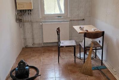 Apartament cu 3 camere semidecomandat în Horia - 8