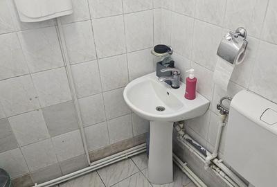 Spațiu comercial, de 69 mp, în Central - 8