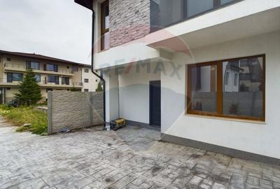 Casă cu 5 camere cu Teren 1000 Mp în Ostratu - 1