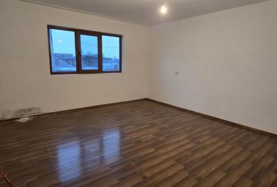 Casă cu 5 camere cu Teren 2220 Mp în Perșinari - 8