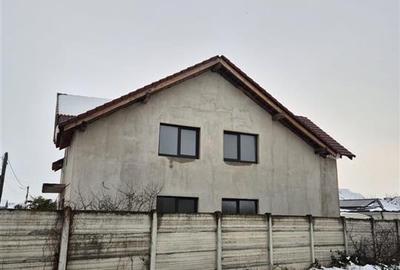 Casă cu 5 camere cu Teren 598 Mp în Sântandrei - 2