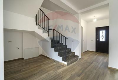 Casă cu 8 camere cu Teren 500 Mp în Tărlungeni - 23