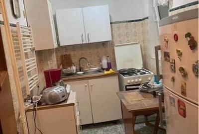 Apartament cu 4 camere decomandat în Teiul Doamnei
