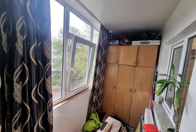 Apartament cu 4 camere decomandat, mobilat în CET - 10