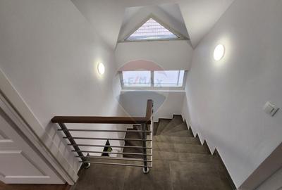 Casă cu 4 camere cu Teren 295 Mp în Aviației - 9