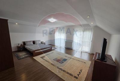 Casa de vis cu 4 dormitoare intr-o zona linistita din Sa... - 8