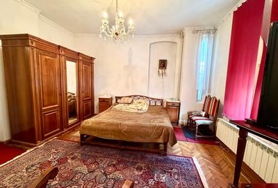Casă cu 9 camere cu Garaj în P-ța Unirii - 6