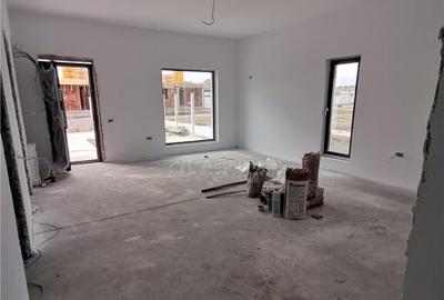 Pantelimon, Ferma animalelor, vila P M,2025 - 10