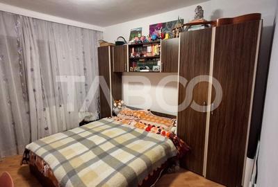 Apartament cu 3 camere decomandat, mobilat în Valea Aurie