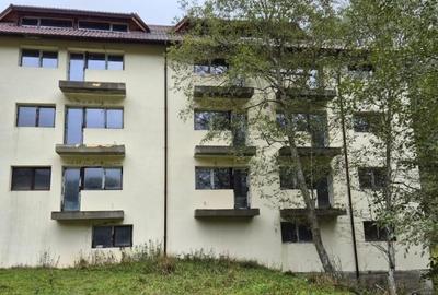 Casă cu 30 camere cu Teren 2639 Mp în Măneciu - 4