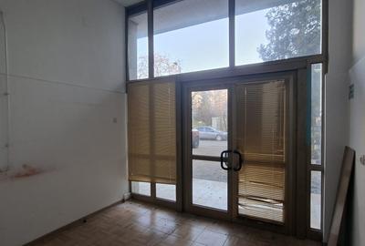 Spațiu comercial, de 100 mp, în Central - 9