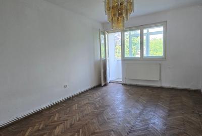 Apartament cu 4 camere semidecomandat în Aleea Trandafirilor - 2