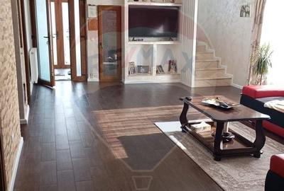 Casă cu 7 camere cu Teren 1183 Mp în Central - 3