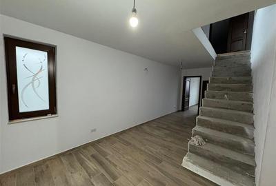 Vila deosebita Parter + Mansarda de vanzare in Odobesti - 15
