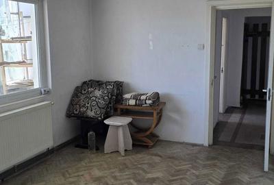 Apartament cu 3 camere semidecomandat în Central - 8