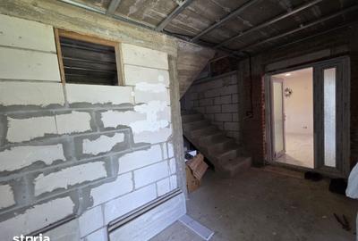 Casă cu 4 camere cu Teren 538 Mp în Priseaca - 2