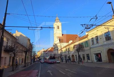 Apartament cu 4 camere semidecomandat în Central - 1