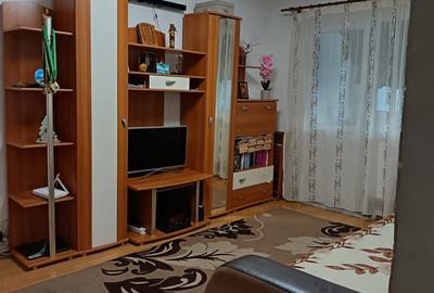 Apartament cu 3 camere semidecomandat în Craiovița Nouă - 4