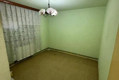 Apartament cu 4 camere decomandat în Urlați - 3