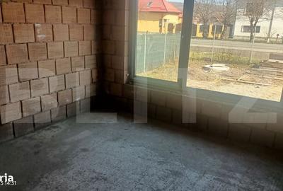 Casă cu 4 camere decomandat în Calbor - 3